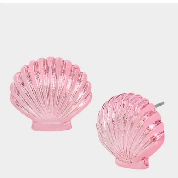 BETSEY JOHNSON Pink Metal Shell Stud Earrings Resort Ocean Beach Cruise Wear NWT - Picture 1 of 3